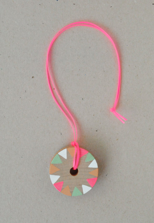 diy wooden painted pinwheel necklace