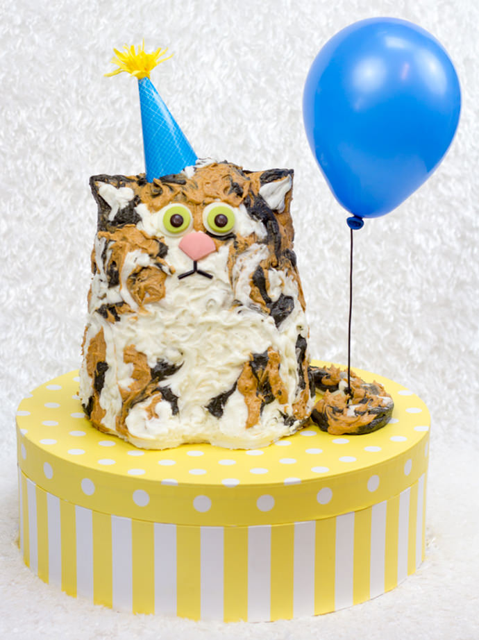 http://media3.handmadecharlotte.com/wp-content/uploads/2015/04/DennelerCat-birthday-cake_1.jpg